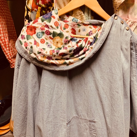 Poncho - Picture 1 of 1